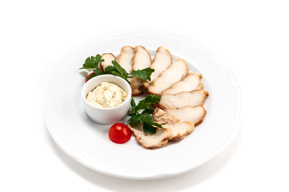 Нарезка из копченой куриной грудки